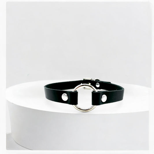 Black Italian Buttero leather O-Ring choker with silver hardware