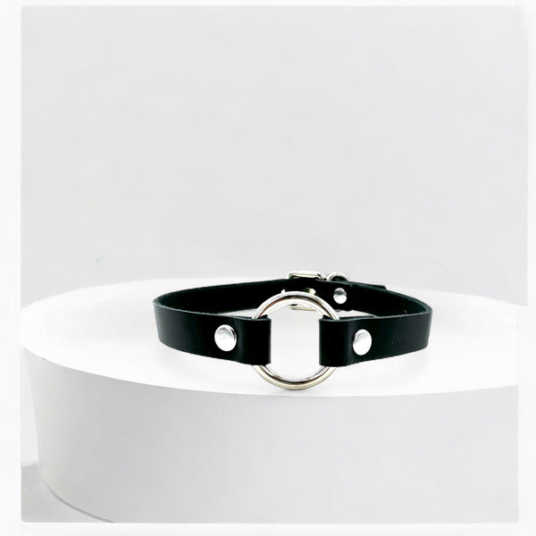 Black Italian Buttero leather O-Ring choker with silver hardware