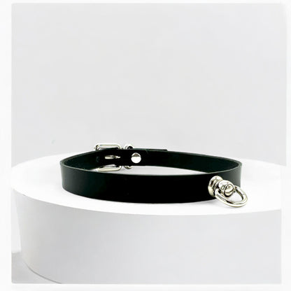 Black leather middle O-Link choker with silver buckle strap