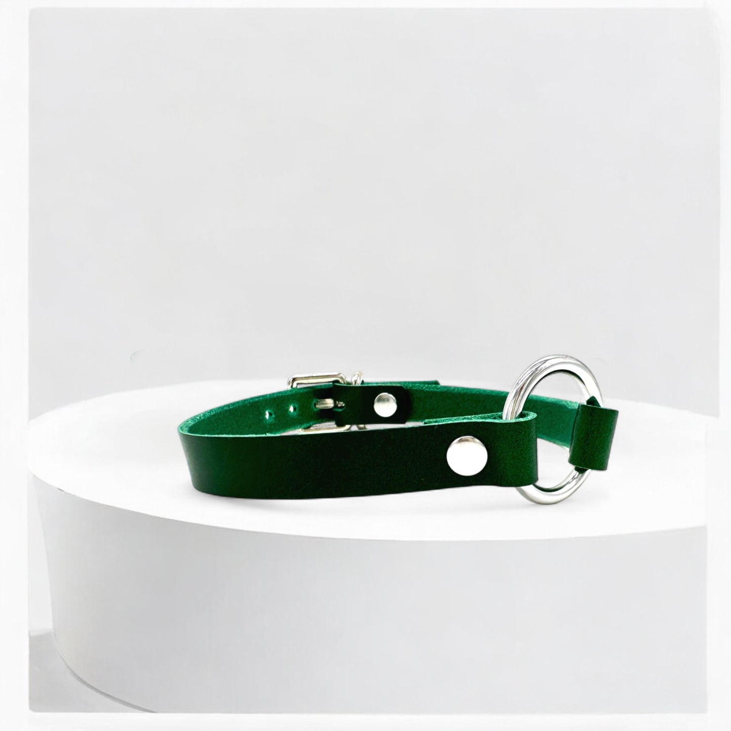 Close-up green leather O-Ring choker with silver ring detail