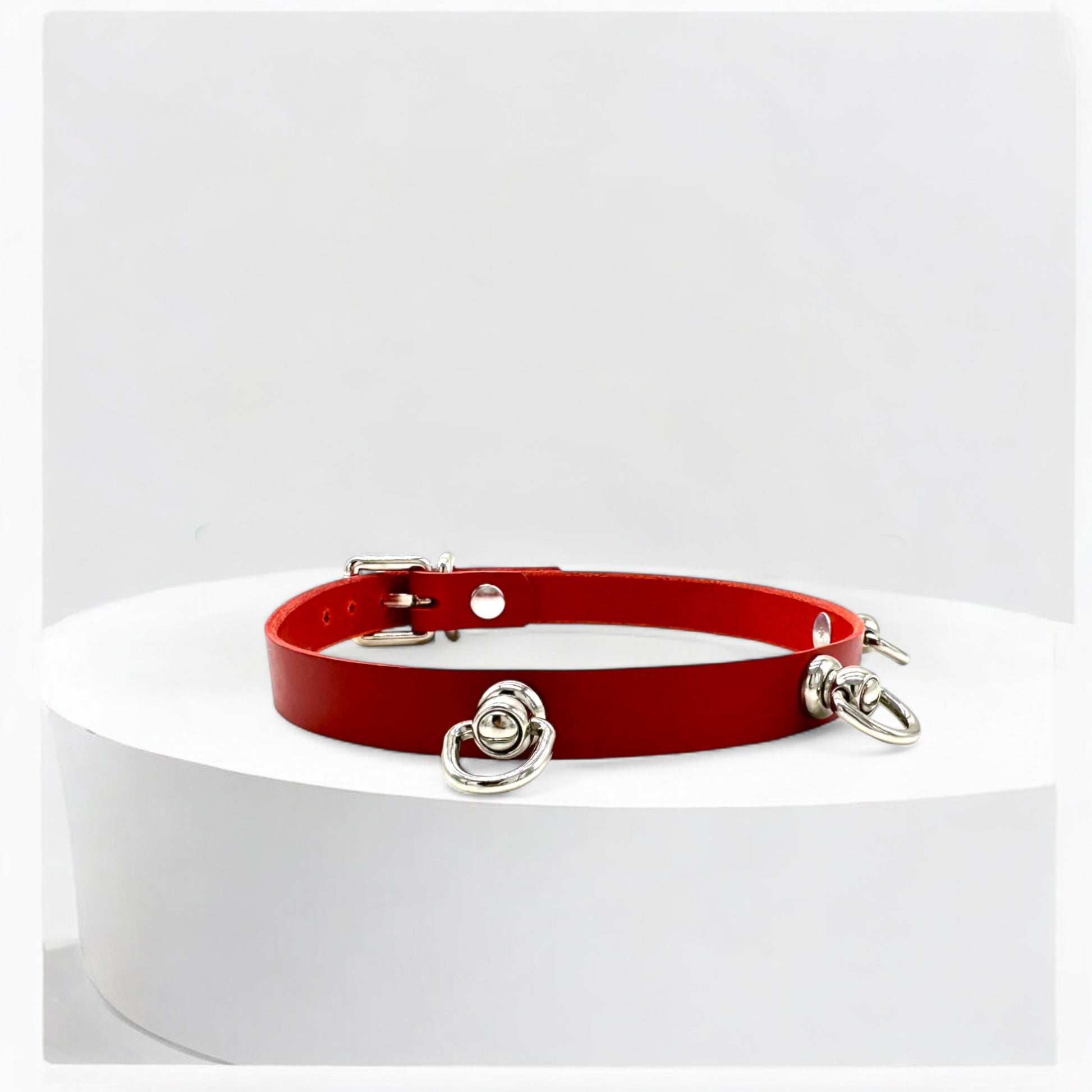 Close-up red triple O-Link leather choker with silver link detail