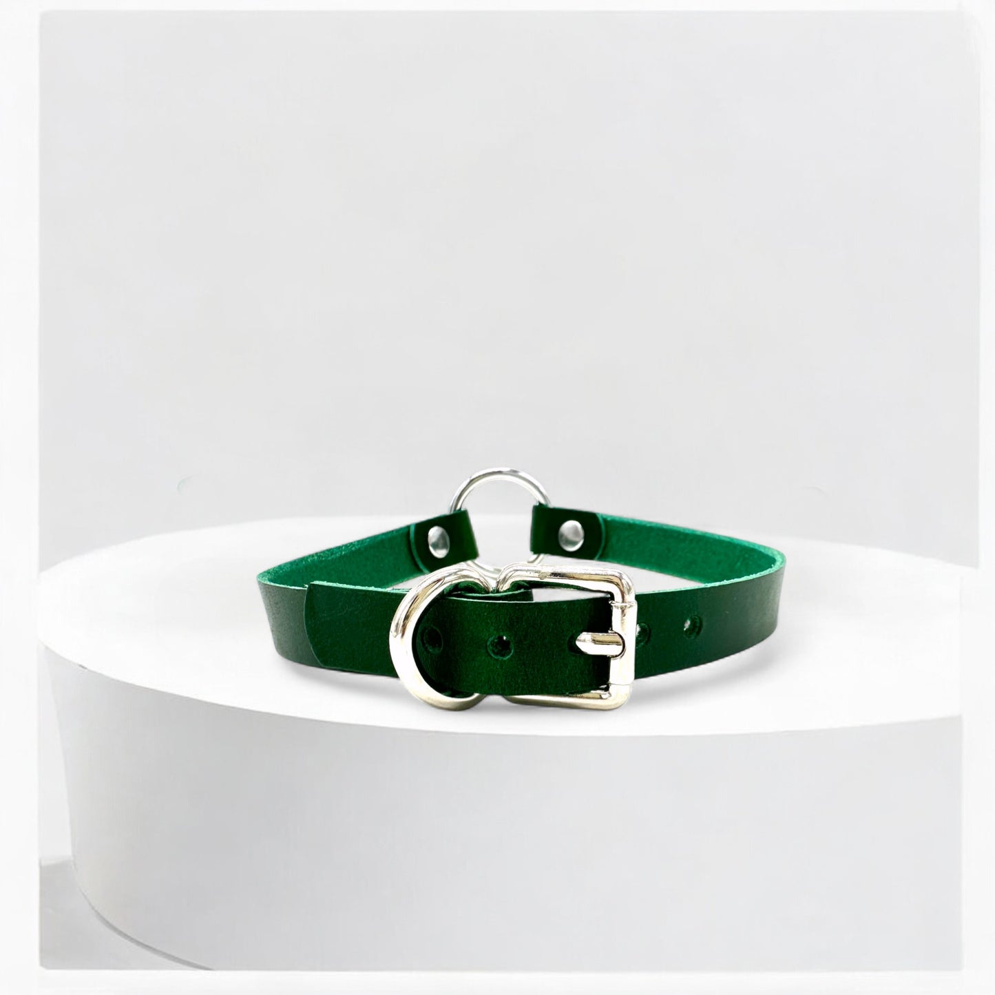 Green O-Ring leather choker with silver buckle strap